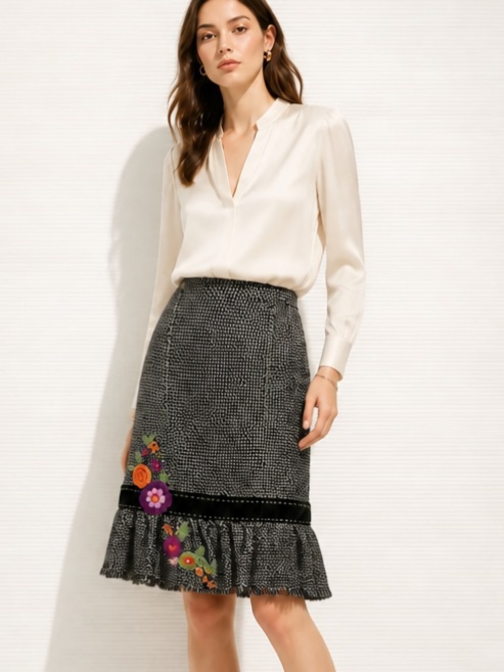 NANETTE LEPORE Skirt Wool Tweed Floral Appliqué Fringe Flare Gray Velvet Trim